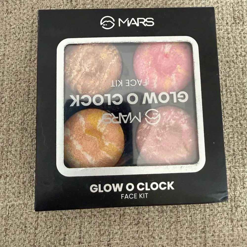 MARS Glow O Clock 4 Color Blusher & Highlighter Face Kit.